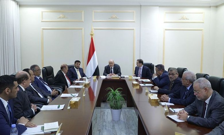 رئيس مجلس القيادة يرأس اجتماعا طارئا لمجلس الدفاع الوطني