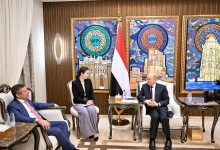 رئيس مجلس القيادة يستقبل سفير الولايات المتحدة الأميركية