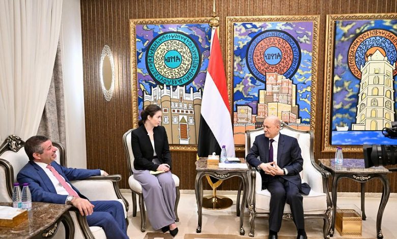 رئيس مجلس القيادة يستقبل سفير الولايات المتحدة الأميركية