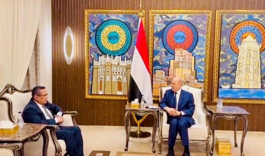 رئيس مجلس القيادة يشيد بموقف مجلس الشورى والمكونات السياسية الملتزم بمرجعيات المرحلة الانتقالية