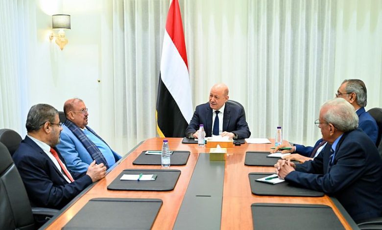 رئيس مجلس القيادة يشيد بموقف مجلس النواب الداعم لجهود خفض التصعيد في المحافظات الشرقية