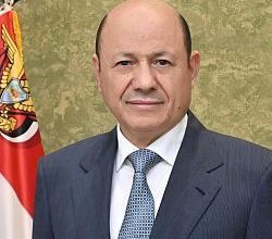 رئيس مجلس القيادة يغادر عدن لإجراء مشاورات حول تطورات الأوضاع الوطنية