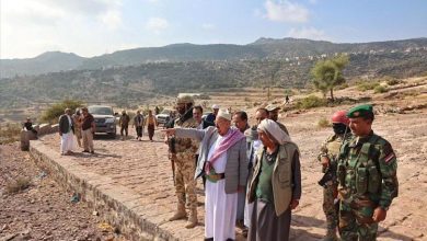 رئيس مجلس النواب يتفقد الطريق الرابط بين خط الحجرية الرئيسي وقرى السواء بمديرية المعافر