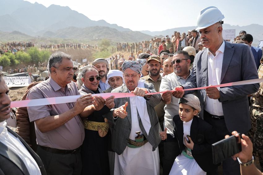 رئيس مجلس النواب يفتتح مشروعين للمياه بمديرية المعافر