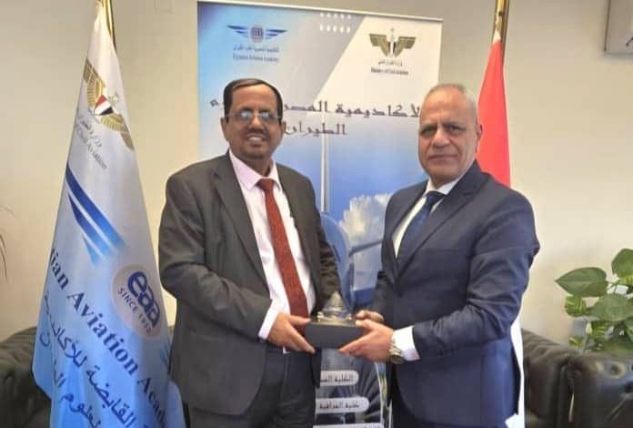 رئيس هيئة الطيران يبحث مع رئيس الأكاديمية المصرية للطيران تعزيز التعاون بمجالات التدريب والتأهيل