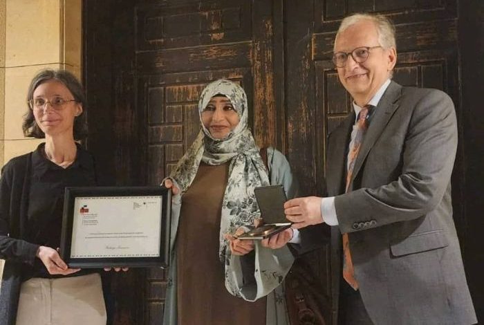 رئيسة دائرة المنظمات بالمكتب السياسي تفوز بالجائزة الفرنسية- الألمانية لحقوق الإنسان وسيادة القانون