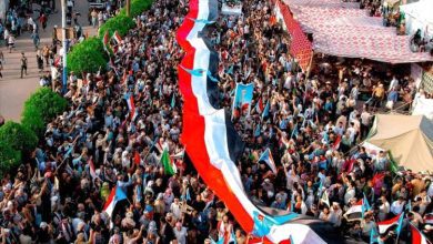 ساحة العروض بالعاصمة عدن تشهد أكبر حشدٍ جماهيريٍّ للمطالبة بإعلان دولة الجنوب