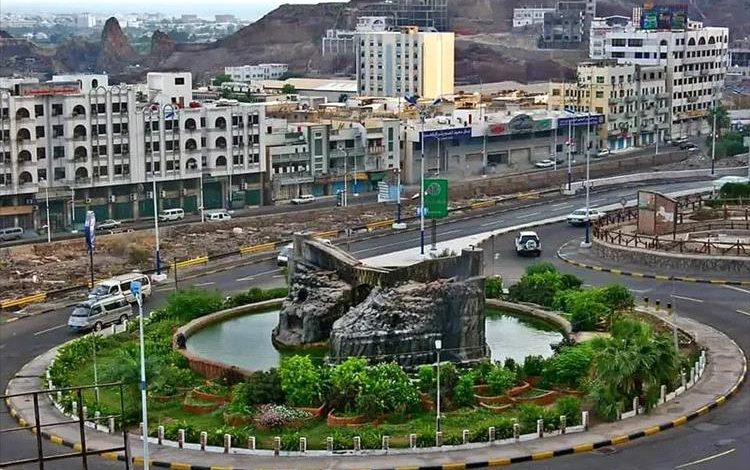 شرطة عدن تضبط متهمين بسرقة مخزن تجاري