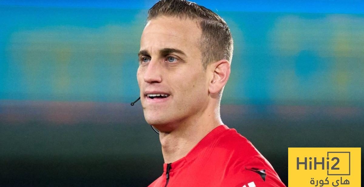 صورة : جمهور ريال مدريد يعترض على طرد لاعب فياريال لهذا السبب