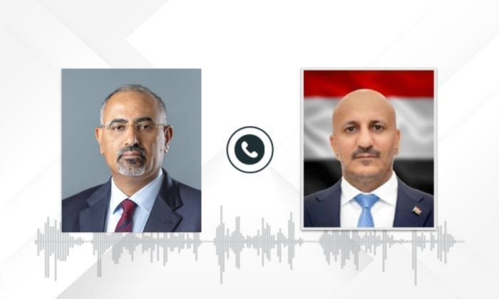 طارق صالح يجري اتصالًا هاتفيًا مع أخيه عيدروس الزبيدي