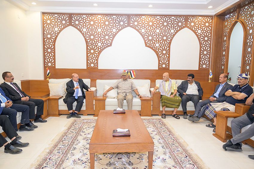 طارق صالح يلتقي رئيس مجلس النواب وعددًا من أعضائه