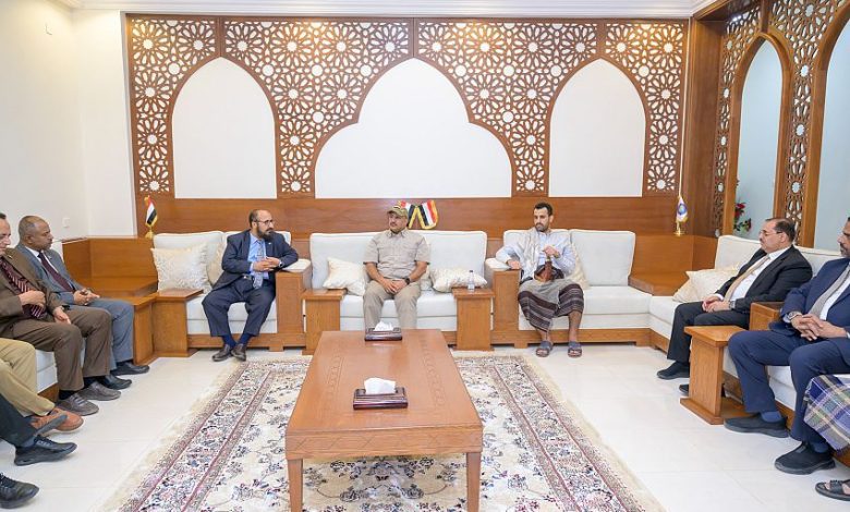 طارق صالح يلقى عددا من قيادة وممثلي الاحزاب السياسية ويؤكد ان المرحلة تتطلب توحيد المعركة لتحرير صنعاء