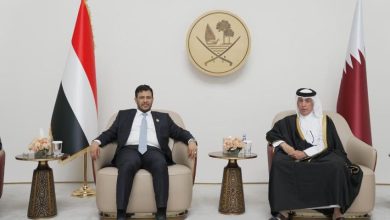 عضو مجلس القيادة الرئاسي الدكتور عبدالله العليمي يغادر الدوحة