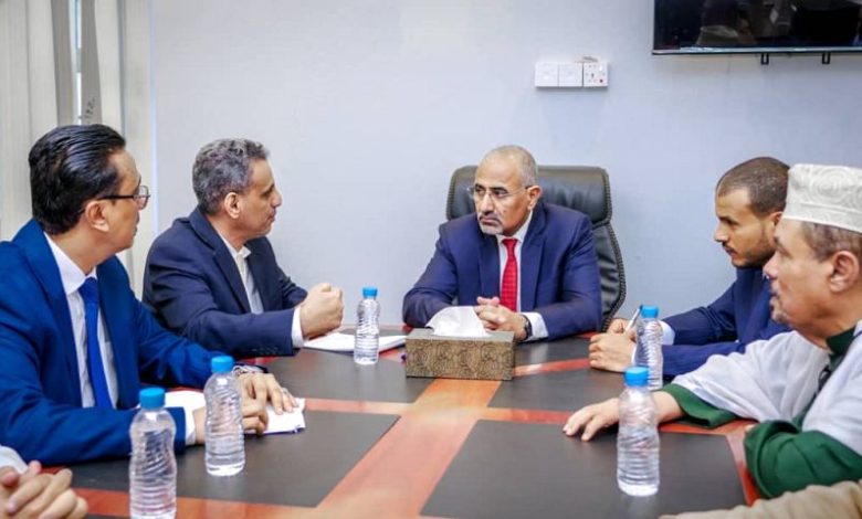 عضو مجلس القيادة اللواء الزُبيدي يتفقد سير العمل في وزارة الإدارة المحلية