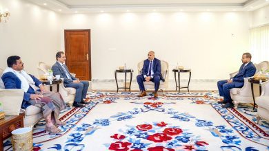 عضو مجلس القيادة اللواء الزُبيدي يطّلع على المخطط الإنشائي لمشروع مركز المؤتمرات والمعارض بشبوة