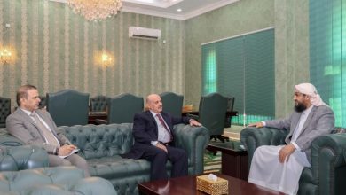 عضو مجلس القيادة المحرّمي يلتقي محافظ البنك المركزي ويؤكد دعم جهود الاستقرار النقدي