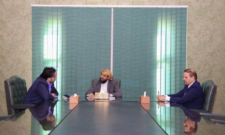 عضو مجلس القيادة المحرّمي يناقش أوضاع منظومة الكهرباء