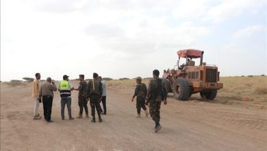 عليان وعطية يتفقدان الأعمال الجارية في الطريق الرابط بين تعز والحديدة