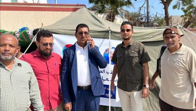 فريق من وزارة الصحة يطّلع على أوضاع معتصمي ساحة العروض ويؤكد وقوفه مع مطالب الشعب الجنوبي