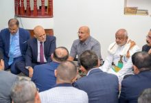 فيديو | طارق صالح يستقبل ضيوف الثاني من ديسمبر في مدينة المخا ويدعو إلى إحياء روح المقاومة