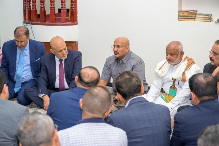 فيديو | طارق صالح يستقبل ضيوف الثاني من ديسمبر في مدينة المخا ويدعو إلى إحياء روح المقاومة