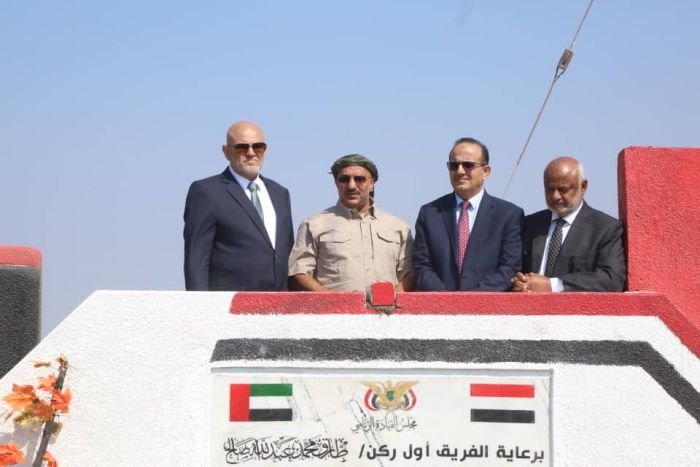 فيديو | وضع حجر الأساس في مشروع جديد.. طارق صالح: معركتنا باتجاه صنعاء وبندقيتنا لن تعود إلى الخلف