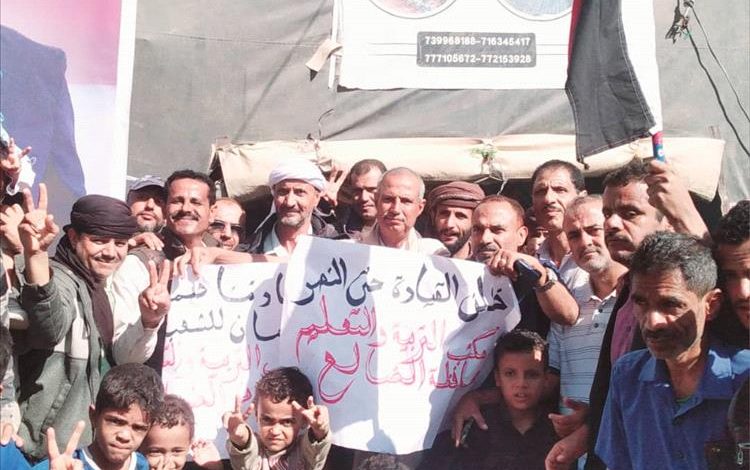 قيادة مكتب التربية والتعليم بمحافظة الضالع تنضم إلى مخيم الاعتصام وتبارك الانتصارات الجنوبية