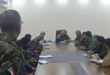 لجنة الإشراف العام على البرنامج الأمني المكثف تعقد اجتماعًا لتقييم الأداء وتعزيز الرقابة في أقسام الشرطة بعدن.