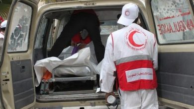 "لدواعٍ إنسانية".. الحكومة تسلم جثث 26 عنصرًا حوثيًا