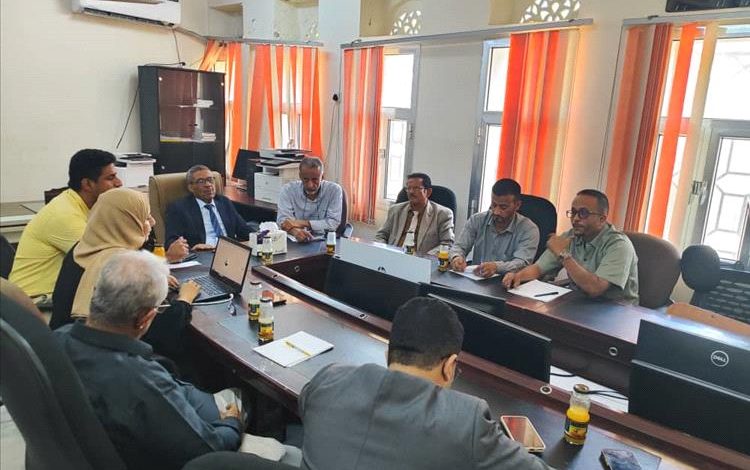 لقاء بوزارة التربية بعدن يناقش إجراءات تشغيل المطبخ المدرسي في مديرية تبن بلحج