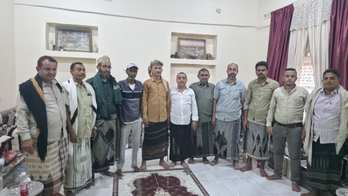 لقاء يجمع ناشطي الخوخة والمخا لتوحيد الخطاب ضد الحوثي