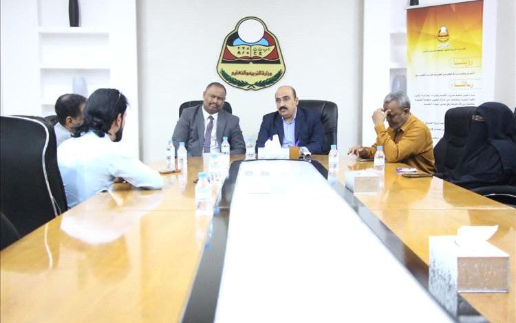 لقاء يناقش تعزيز العمل المشترك بين مكتبي التربية والتعليم والصحة بساحل حضرموت