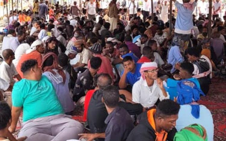 لليوم الحادي عشر على التوالي.. إقبال جماهيري واسع على مخيم الاعتصام المفتوح بالمكلا واللجنة الصحية تؤكد استقرار الوضع الصحي