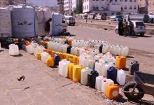 مؤسسة أفق تدشن مشروع سقيا الماء للنازحين والأسر على خطوط النار في تعز