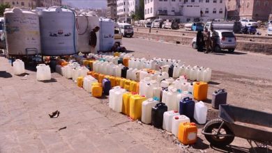 مؤسسة أفق تدشن مشروع سقيا الماء للنازحين والأسر على خطوط النار في تعز