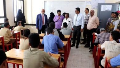 محافظ الحديدة يدشن اختبارات الفصل الدراسي الأول في الخوخة