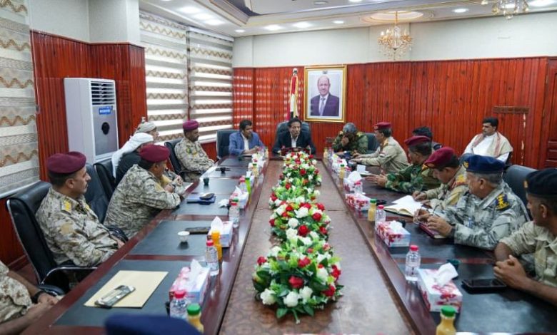 محافظ المهرة يترأس اجتماعاً للجنة الأمنية بالمحافظة