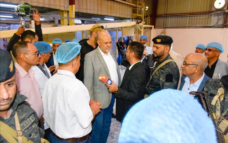 محافظ تعز يزور مجموعة شركات أحمد عبد الله الشيباني لإعادة تطبيع العمل وتحريك عجلة الإنتاج