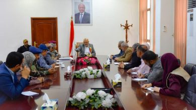 محافظ تعز يناقش مع لجنة المصالحة والسلم المجتمعي الأوضاع الراهنة بالمحافظة