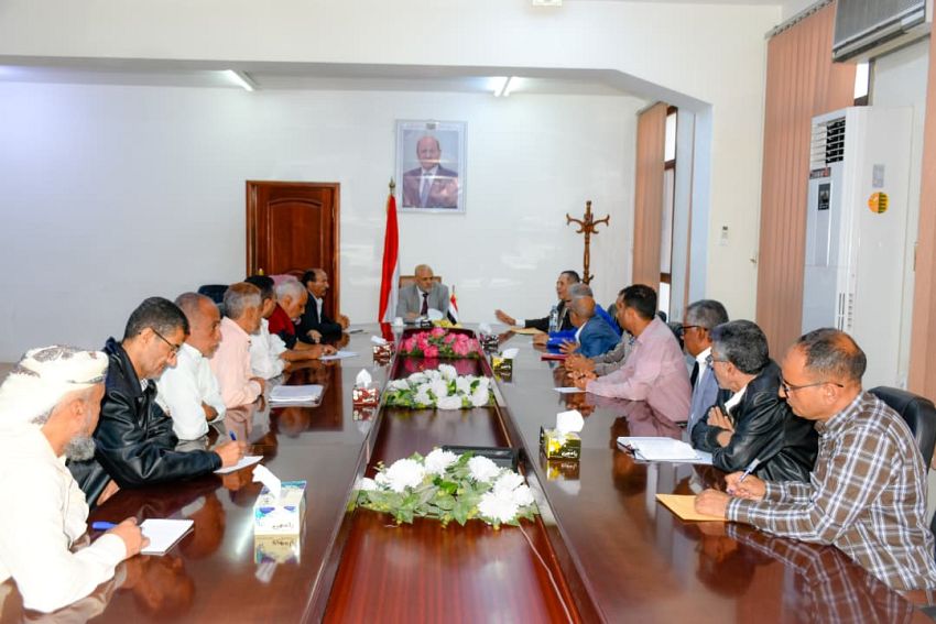 محافظ تعز يناقش مع ممثلي الإتحاد العام لنقابات العمال القضايا الحقوقية والمهنية