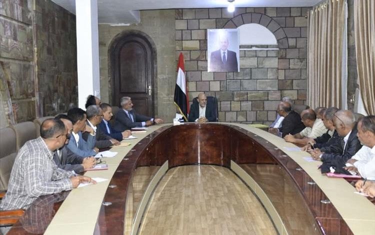 محافظ تعز يوجه بإجراءات لحماية محولات الكهرباء وإيقاف المخالفات بالمديريات