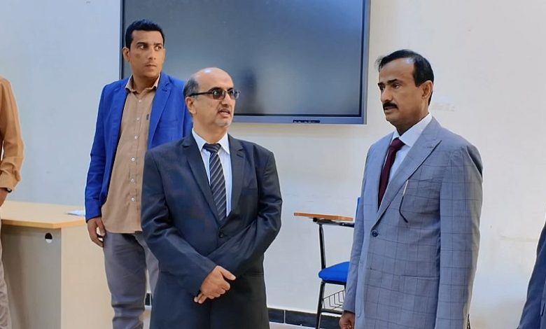 محافظ شبوة يدشن امتحانات الفصل الدراسي الأول بجامعة شبوة