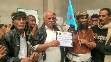 مخيم الاعتصام المفتوح لأبناء المنطقة الوسطى يشهد فعالية تكريمية للمناضل المعاق "الخضر القاضي"