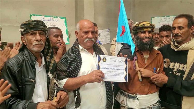 مخيم الاعتصام المفتوح لأبناء المنطقة الوسطى يشهد فعالية تكريمية للمناضل المعاق "الخضر القاضي"