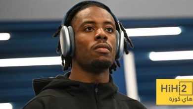 مدرب فرانكفورت يؤكد غياب لاعبه عن مواجهة برشلونة