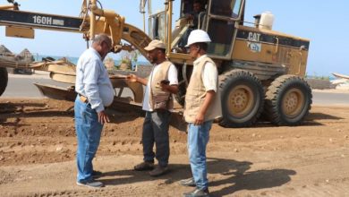 مدير عام الخوخة يطلع على بدء تنفيذ مشروع رصف وصيانة مدخل المدينة