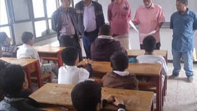 مدير عام مديرية الضالع ومدير ادارة التربية يدشنان امتحانات الفصل الدراسي الأول