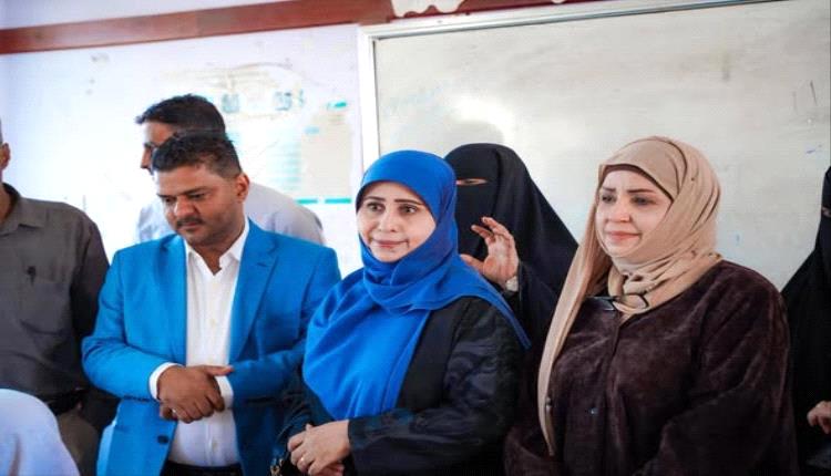 مدير مكتب التربية والتعليم بعدن : نتابع وبحرص كل ما يرتبط باختبارات الفصل الأول في مدارس المحافظة