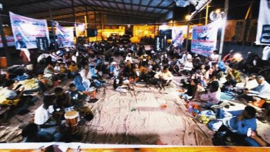 مسية فنية لرقصة الدحيف تُنير مخيم الاعتصام بزنجبار