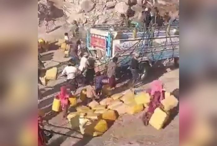 مشهد صادم يكشف معاناة سكان حجور بمحافظة حجة بعد فرض الحوثيين إتاوات على مياه الشرب